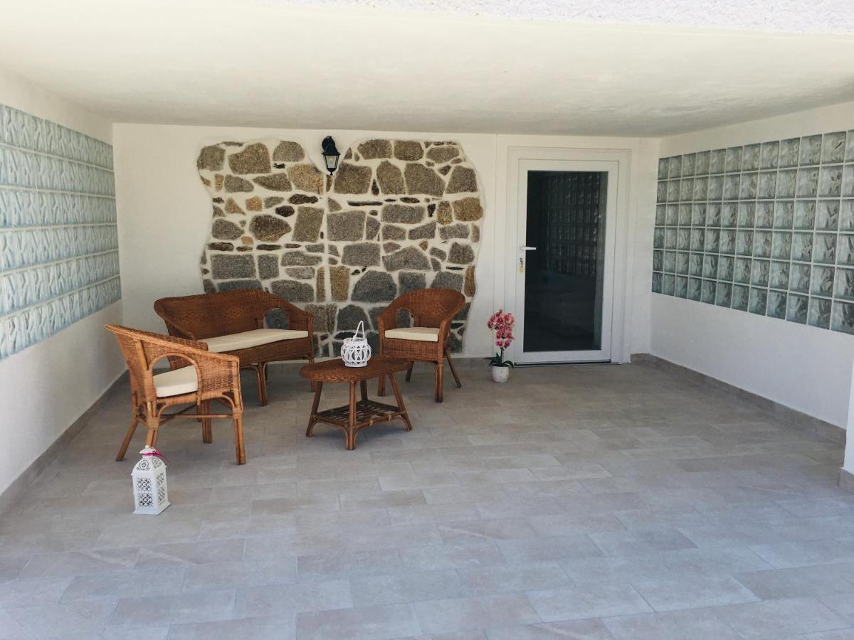 Beach House Ilaria- Smeraldo Apt Olbia Exterior foto